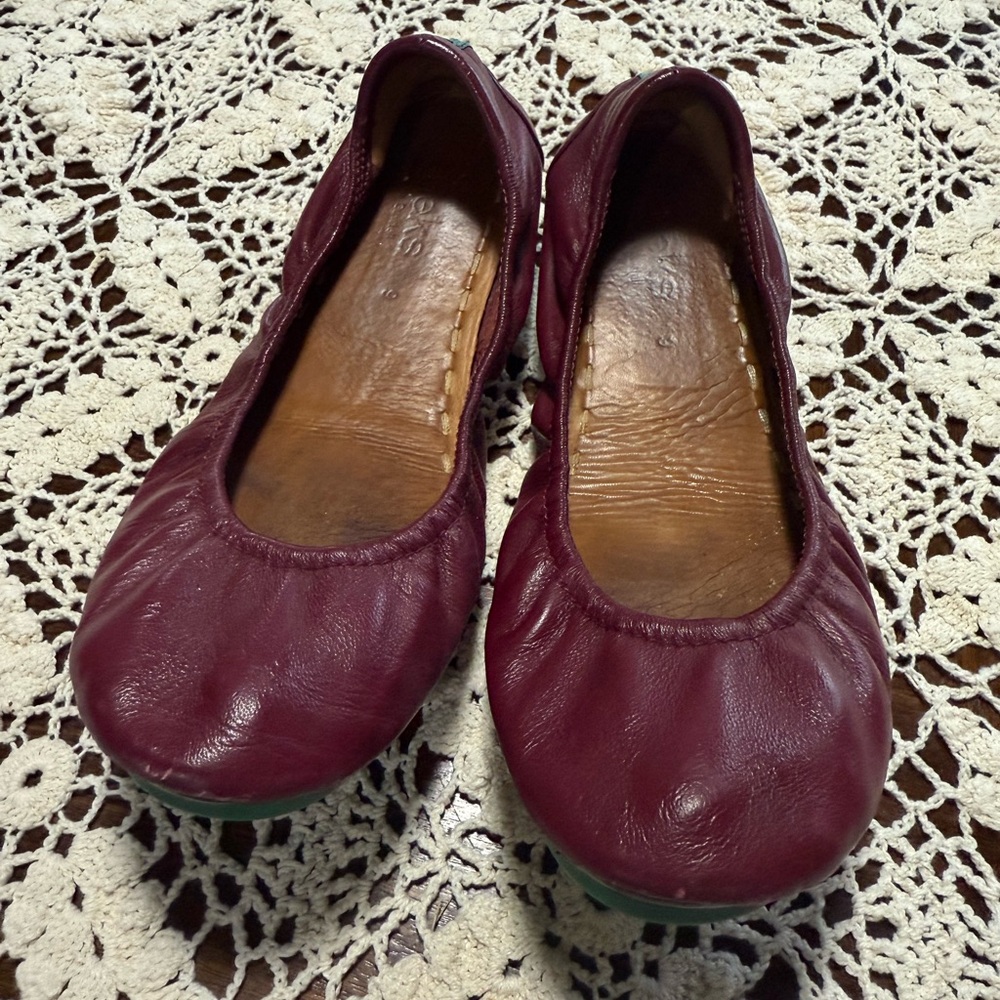 Tieks Size 9 Burgundy Shoes